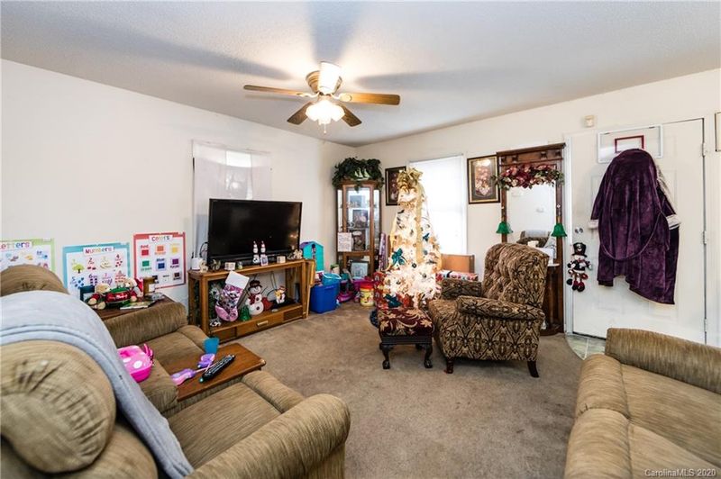 809 Willow Ln, Bessemer City, NC 28016