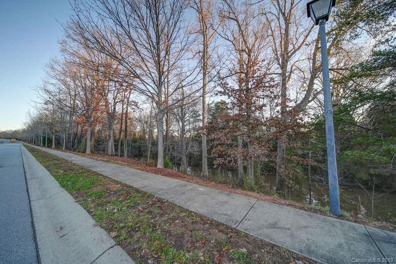 4710 Mortonhall Rd, Charlotte, NC 28215