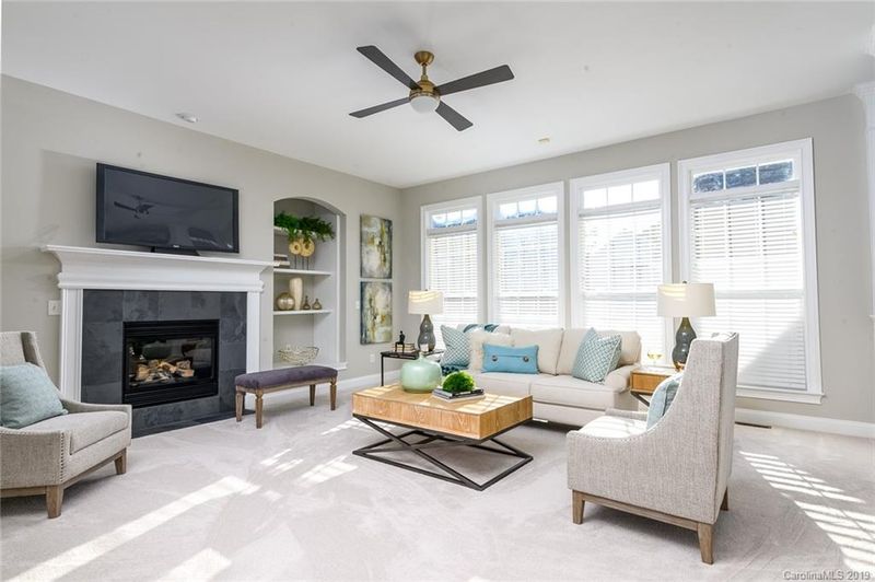 1317 Gainsborough Dr, Matthews, NC 28104