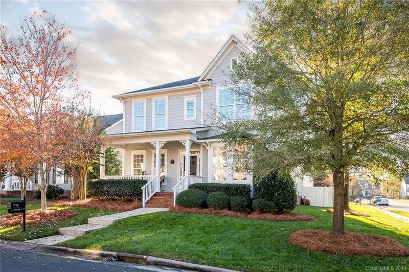 1317 Gainsborough Dr, Matthews, NC 28104