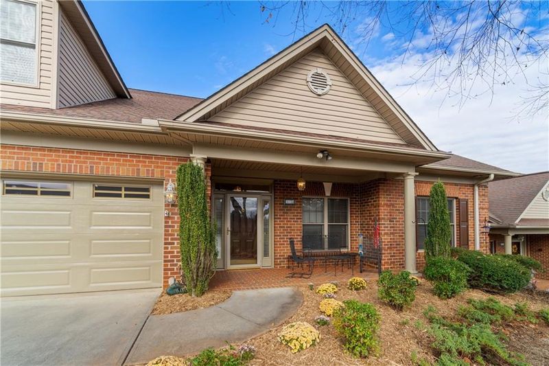 503 26th Ave NE #B, Hickory, NC 28601