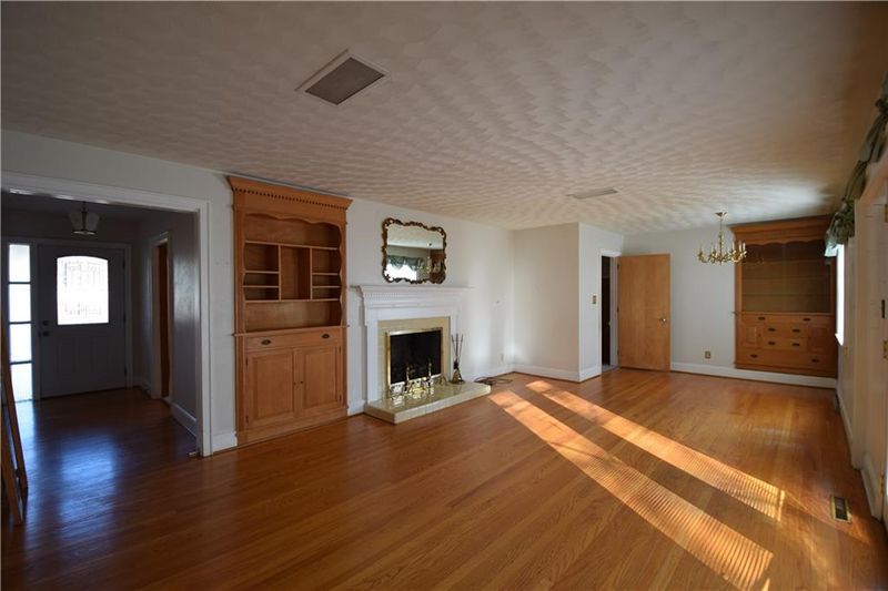 843 6th Ave SW, Hickory, NC 28602