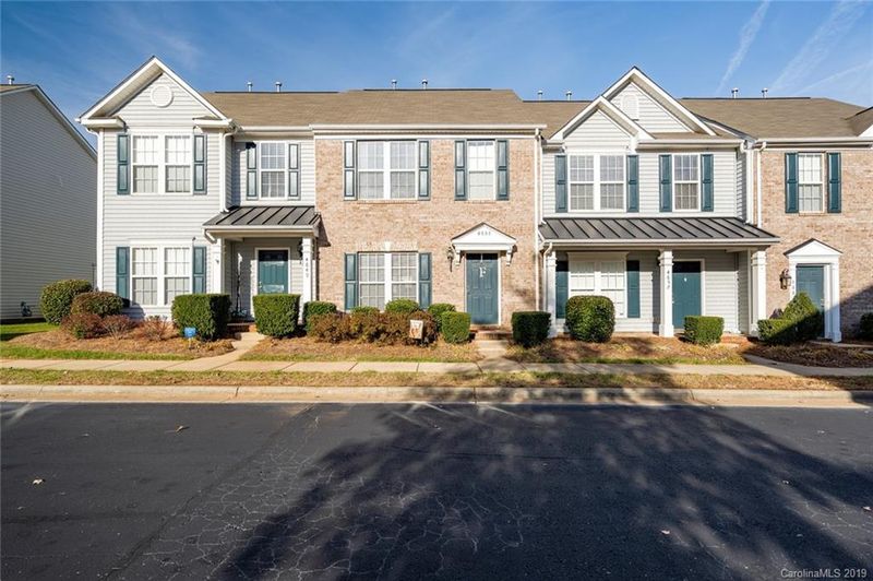 4653 Forestridge Commons Dr, Charlotte, NC 28269