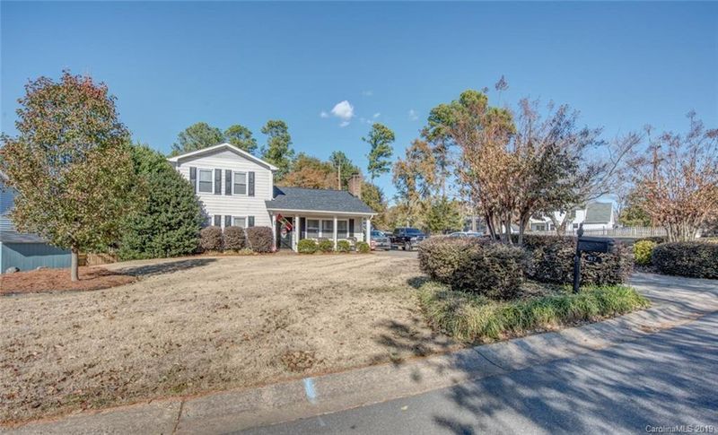 917 Cathedral Dr, Belmont, NC 28012