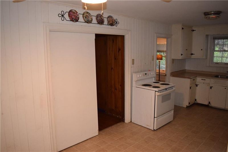 1370 8th St NW, Hickory, NC 28601