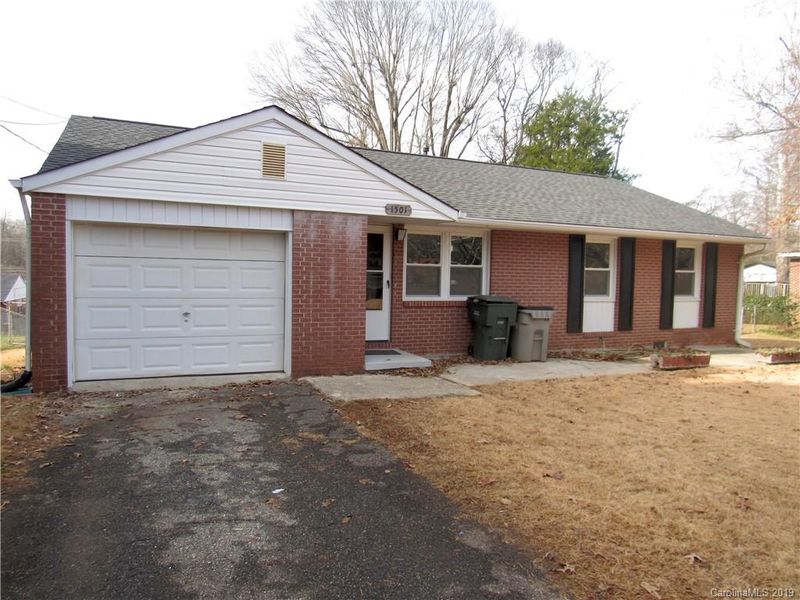 1501 Lynhurst Dr, Gastonia, NC 28054