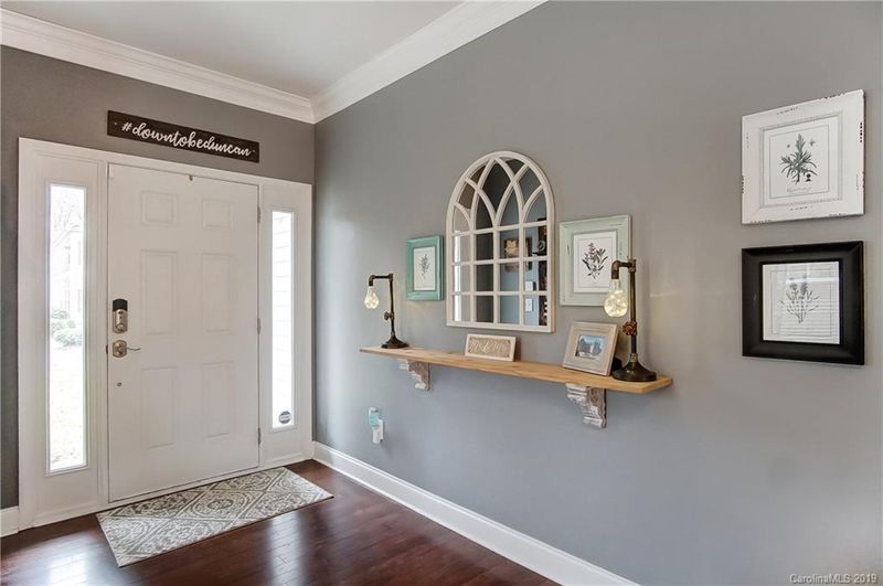 3916 Sky Dr, Charlotte, NC 28226