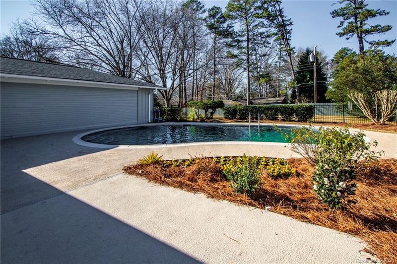 900 Lansdowne Rd, Charlotte, NC 28270