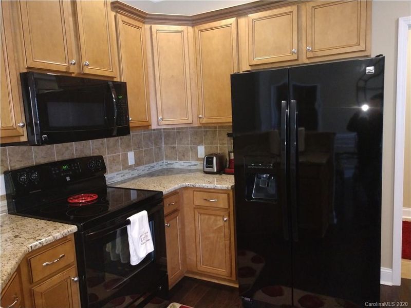 447 Chief Thomas Rd, Harmony, NC 28634