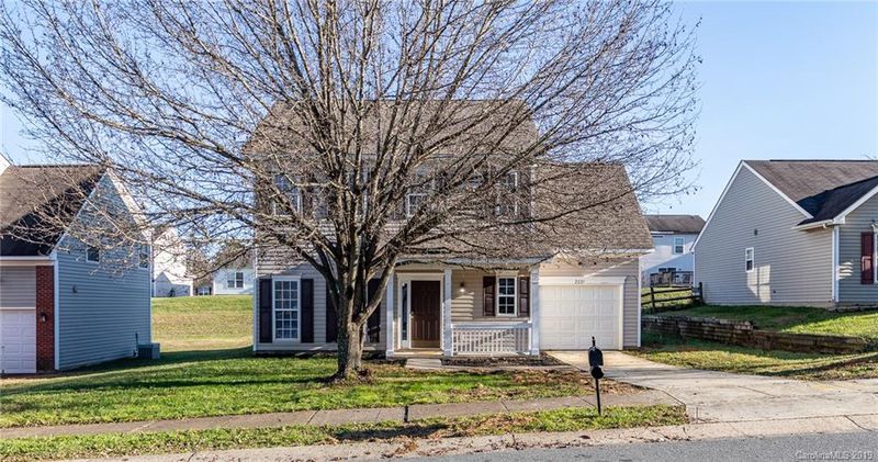 2221 Meadecroft Rd, Charlotte, NC 28214