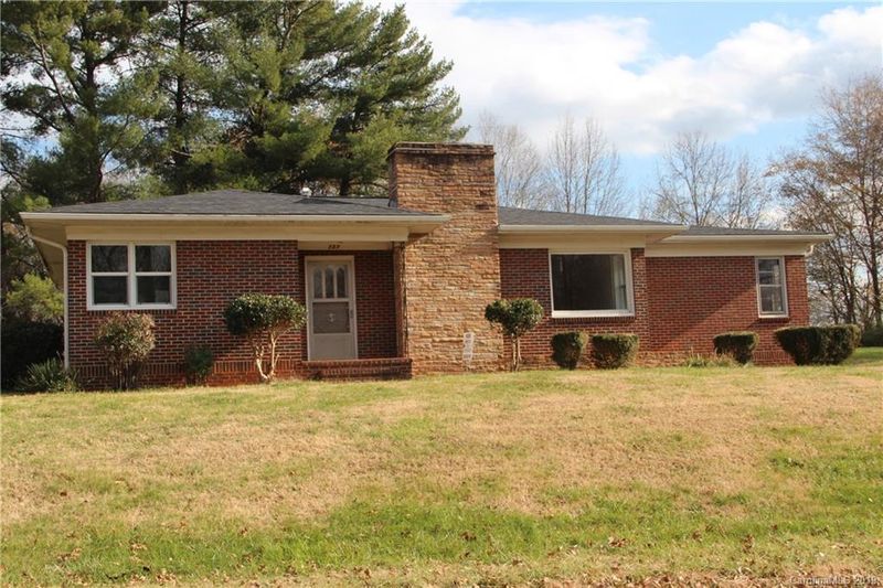 737 8th St, Hickory, NC 28602
