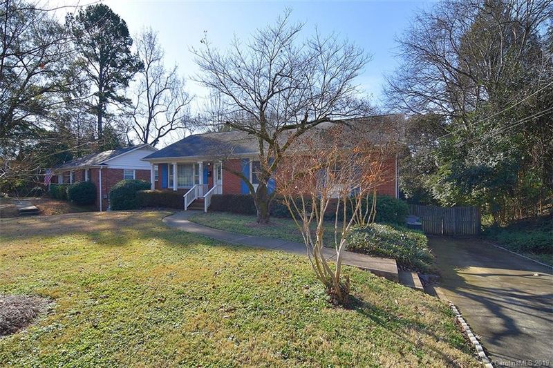 1912 Edgewater Dr, Charlotte, NC 28210