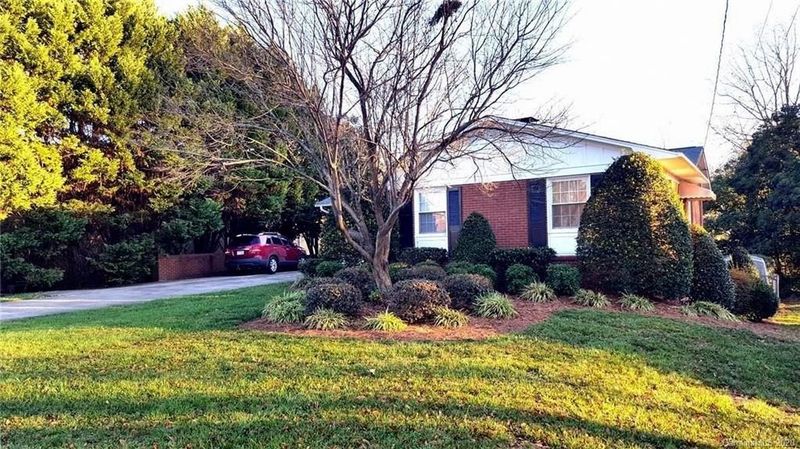 115 W College St, Stanley, NC 28164