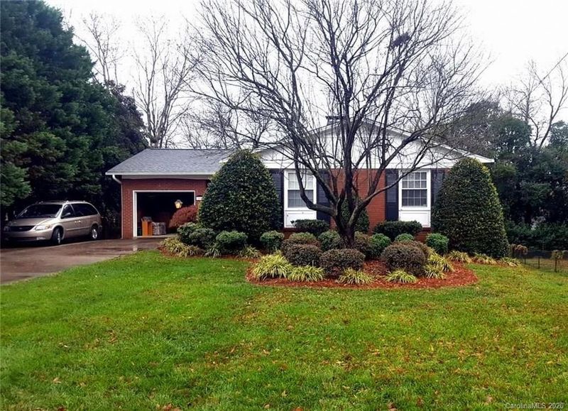 115 W College St, Stanley, NC 28164