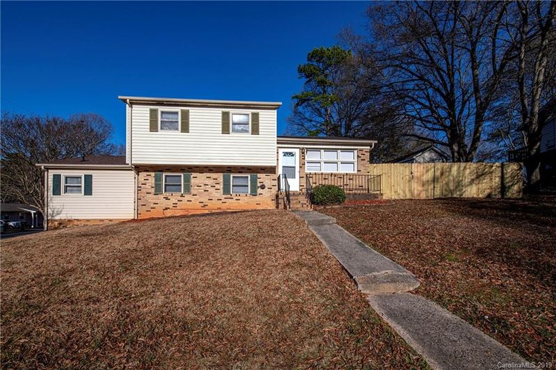 401 Meadow View Dr, Gastonia, NC 28054