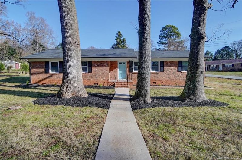1041 Ford Dr, Lowell, NC 28098