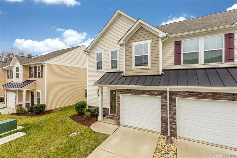 2619 Silverthorn Dr, Charlotte, NC 28273