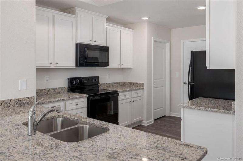 7328 Amberly Hills Dr, Charlotte, NC 28215