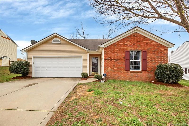 4033 Cedarbark Dr, Matthews, NC 28105