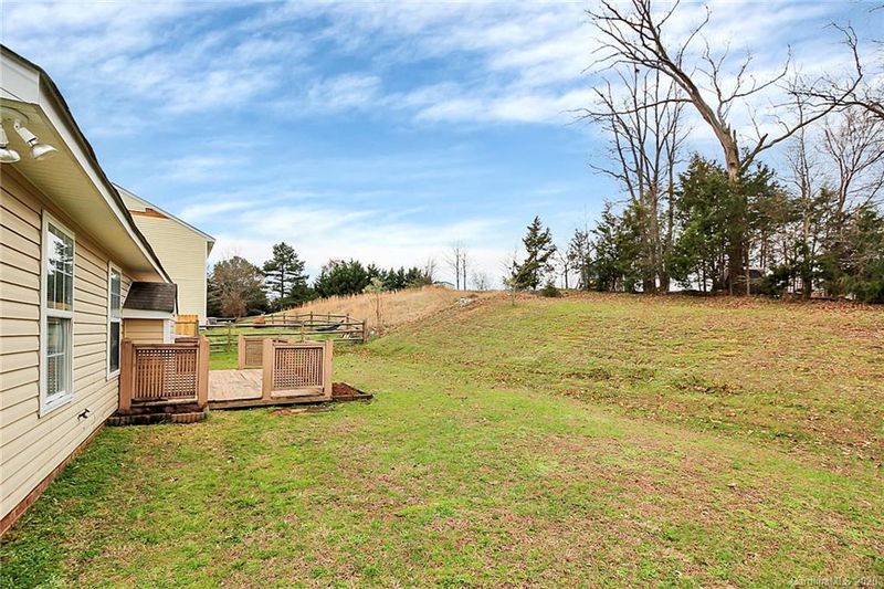 4033 Cedarbark Dr, Matthews, NC 28105