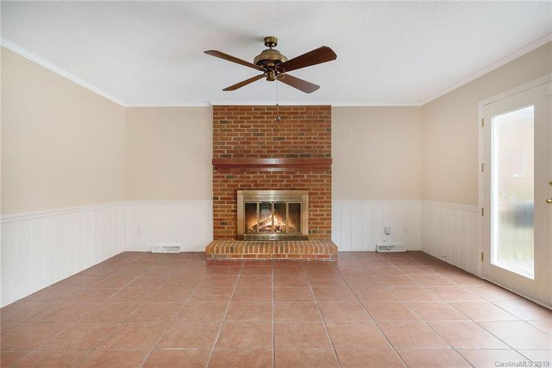 4708 Meadowridge Dr, Charlotte, NC 28226