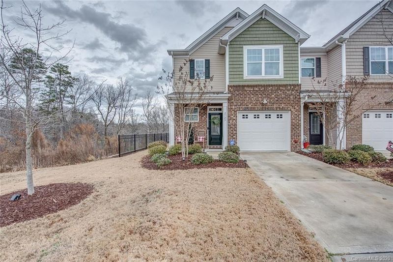 2725 Sawbridge Ln, Gastonia, NC 28056