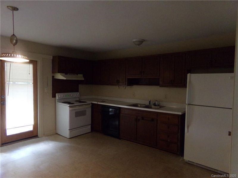 5016 Lakecrest Dr, Charlotte, NC 28215