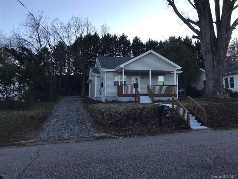 217 W B St, Newton, NC 28658