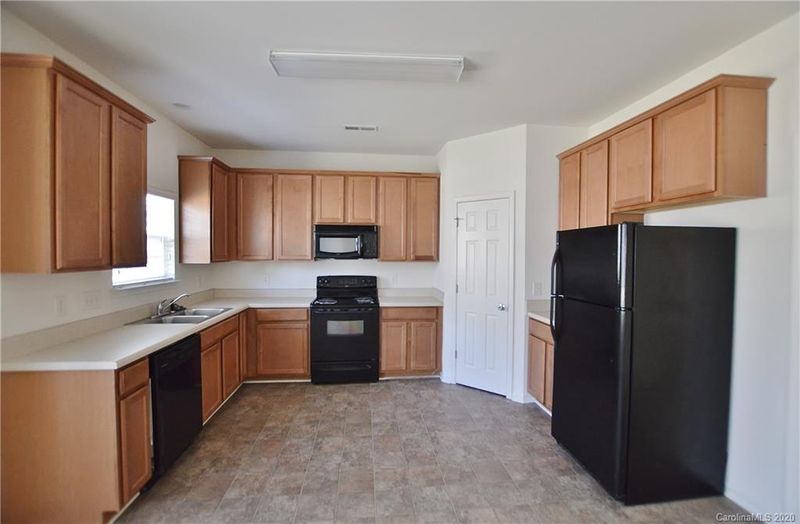 2027 Aberglen Dr, Charlotte, NC 28262