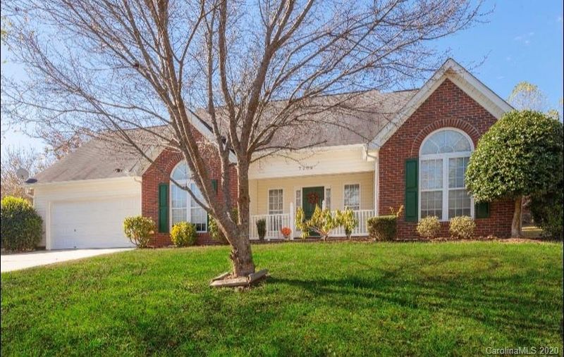 7282 Oxford Bluff Dr, Stanley, NC 28164