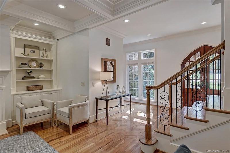 3919 Abingdon Rd, Charlotte, NC 28211