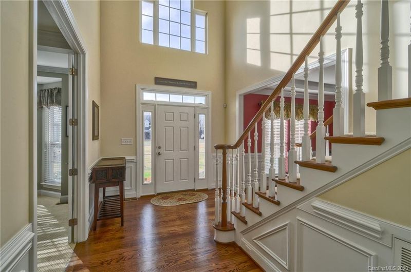 10002 Arlington Oaks Dr, Charlotte, NC 28227