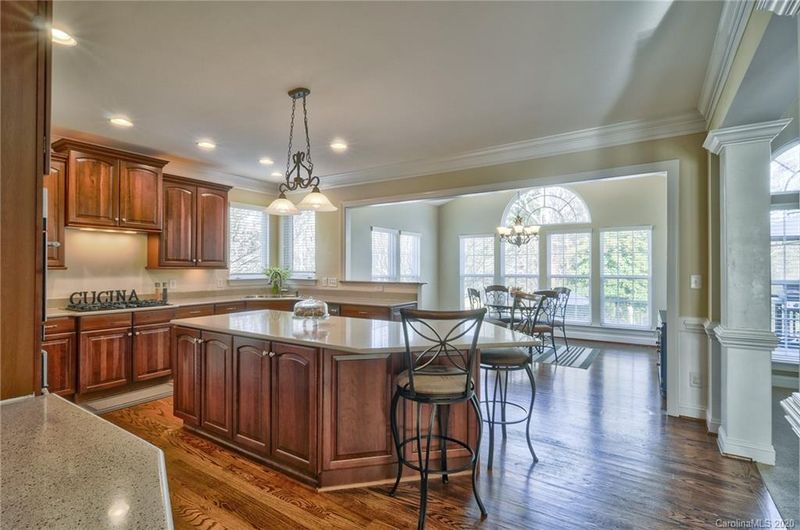 10002 Arlington Oaks Dr, Charlotte, NC 28227