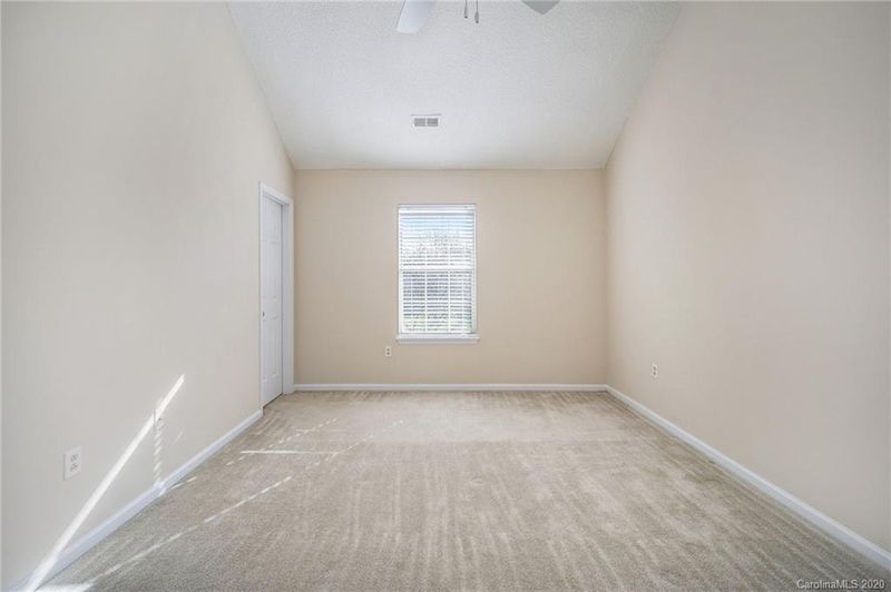11817 Harris Pointe Dr, Charlotte, NC 28269