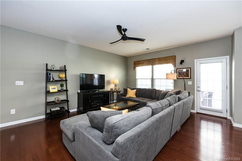 3231 Mistletoe Dr, Charlotte, NC 28273