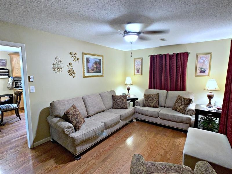 5614 Valley Field Rd, Hickory, NC 28602
