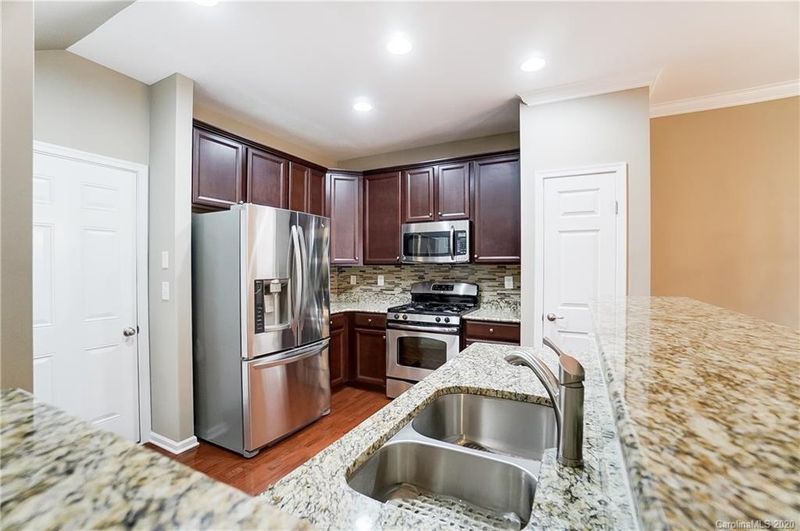 127 Inlet Point Dr, Tega Cay, SC 29708