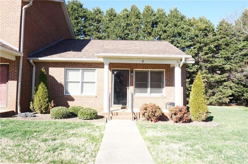 102 Brandywine Dr #B-6, Conover, NC 28613
