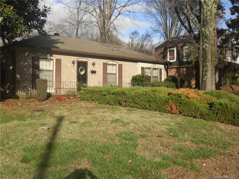 832 Plumstead Rd, Charlotte, NC 28216
