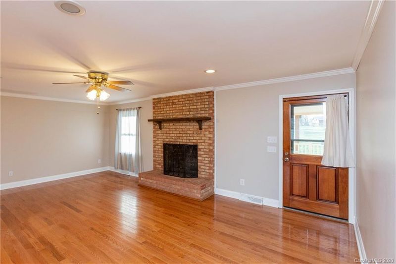 701 Greenbriar Dr, Matthews, NC 28104