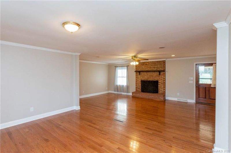 701 Greenbriar Dr, Matthews, NC 28104
