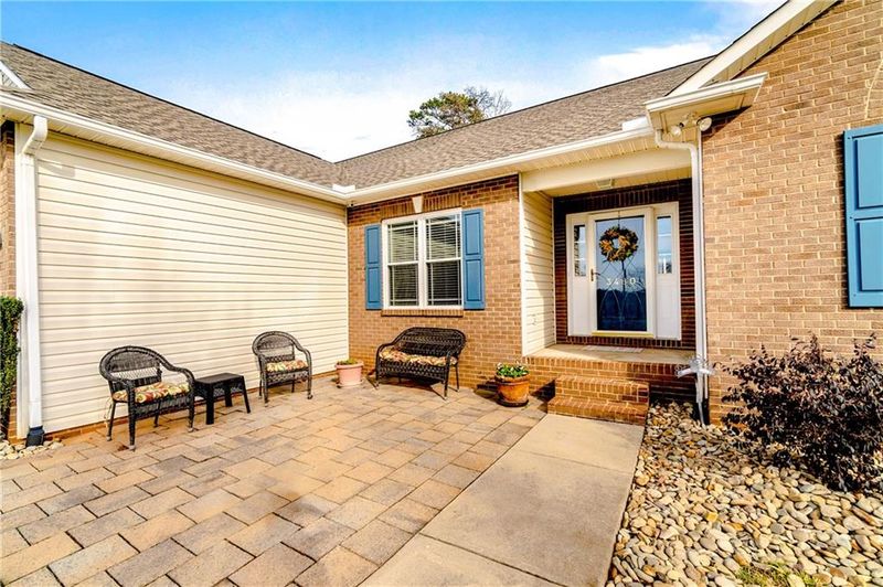 3480 Overbrook Dr, Conover, NC 28613
