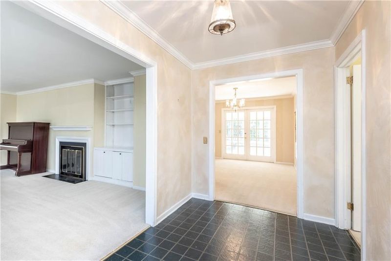736 10th Street Dr NW, Hickory, NC 28601