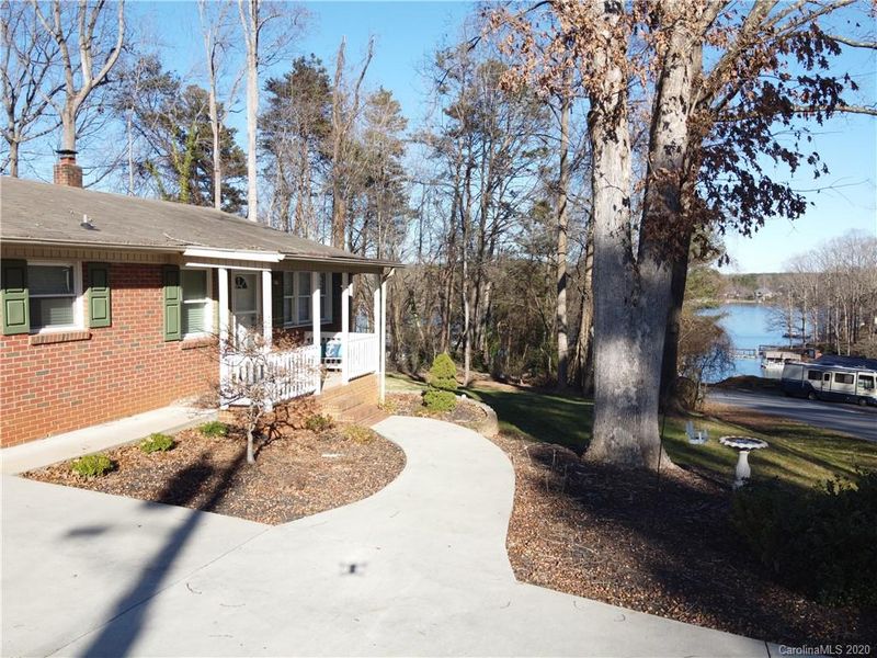 3885 Landmark Dr, Sherrills Ford, NC 28673