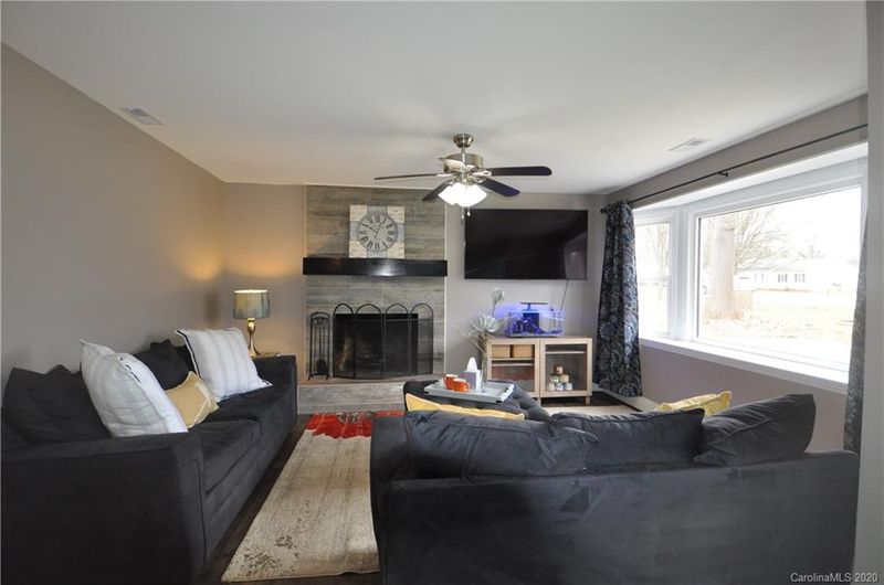 204 Dawn Dr, Mount Holly, NC 28120