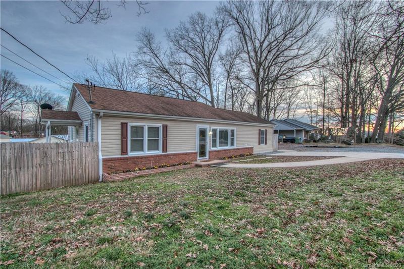 301 Lanier Ave, Mount Holly, NC 28120