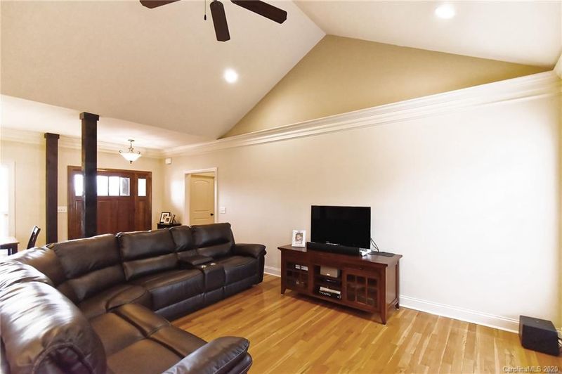 1921 Old Farm Rd, Lincolnton, NC 28092