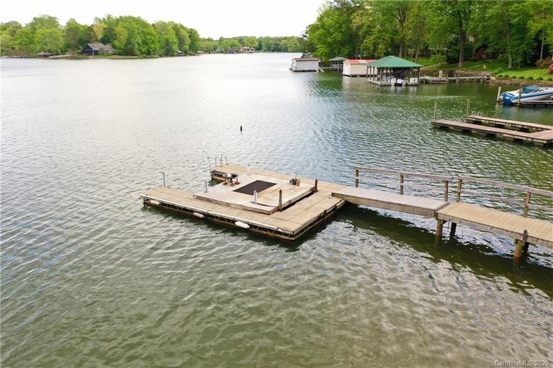 7310 Right Angle St, Sherrills Ford, NC 28673