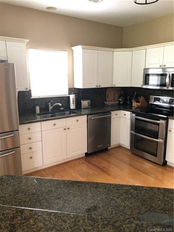 9946 Mitchell Glen Dr, Charlotte, NC 28277