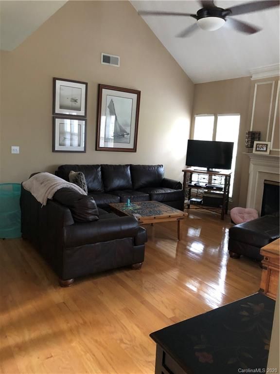 9946 Mitchell Glen Dr, Charlotte, NC 28277
